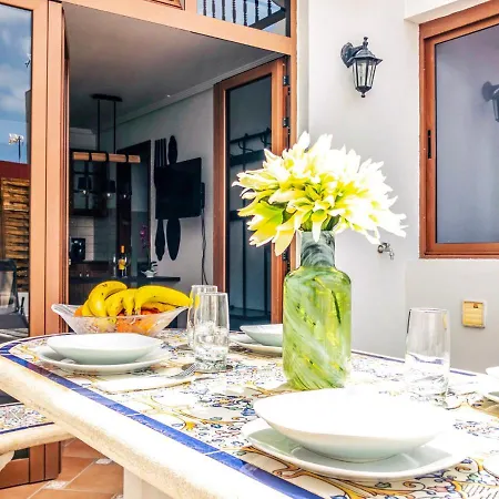 Apartamento Cozy Rustic- Style Penthouse Apartment With Private Terrace